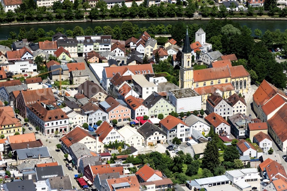Aerial photograph Kelheim - Ensemble space an place Ludwigsplatz in the inner city center in the district Gronsdorf in Kelheim in the state Bavaria, Germany
