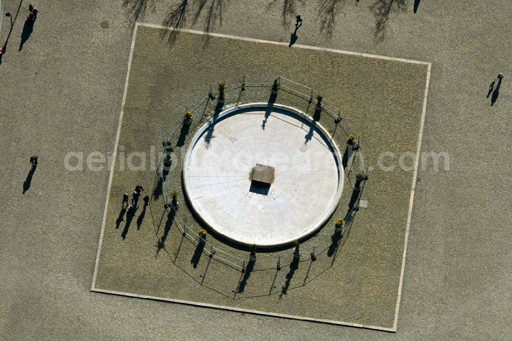 Aerial photograph Potsdam - Ensemble space Luisenplatz in the inner city center in Potsdam in the state Brandenburg, Germany