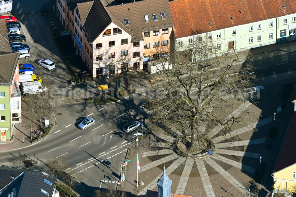 Aerial photograph Biesenthal - Ensemble space an place Am Markt - August-Bebel-Strasse - Kirchgasse in the inner city center in Biesenthal in the state Brandenburg, Germany