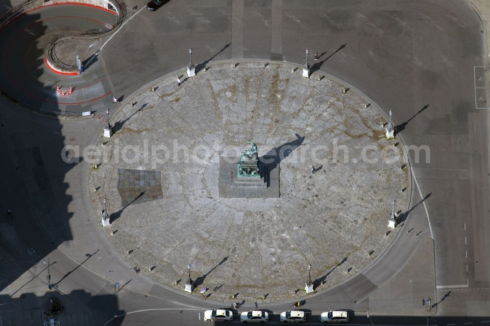 Aerial photograph München - Square ensemble Max-Joseph-Platz with monument to King Max I. Joseph in the city center of the old town in Munich in the state Bavaria, Germany