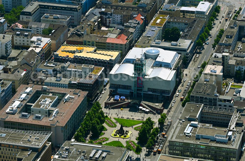 Aerial image Mannheim - Ensemble space an place Paradeplatz in the inner city center on street O1 in the district Quadrate in Mannheim in the state Baden-Wuerttemberg, Germany