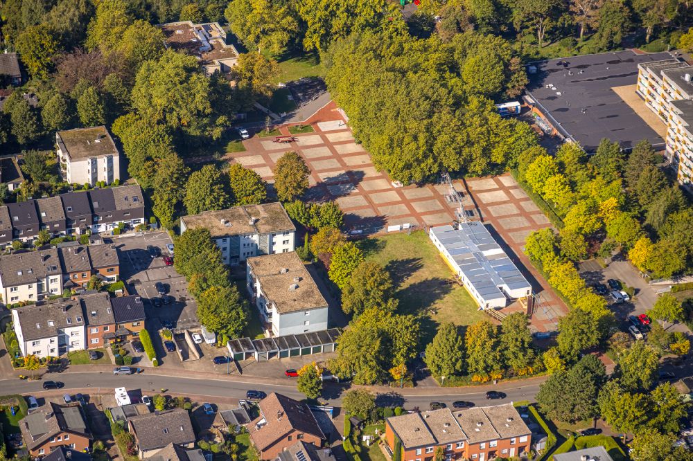 Aerial photograph Holzwickede - Ensemble space an place Platz von Louviers in the inner city center in the district Aplerbeck in Holzwickede at Ruhrgebiet in the state North Rhine-Westphalia, Germany