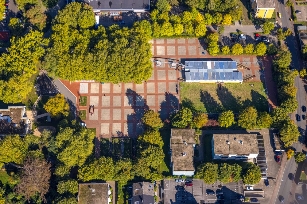 Holzwickede from above - Ensemble space an place Platz von Louviers in the inner city center in the district Aplerbeck in Holzwickede at Ruhrgebiet in the state North Rhine-Westphalia, Germany