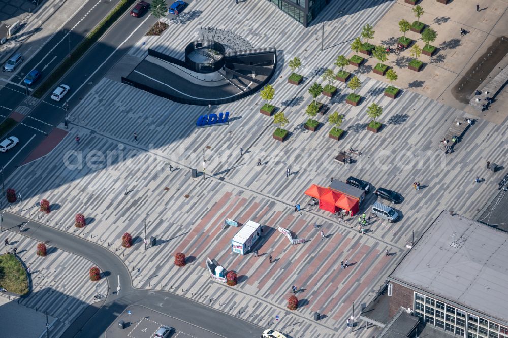 Duisburg from the bird's eye view: Ensemble space an place Portsmouthplatz in the inner city center in the district Dellviertel in Duisburg at Ruhrgebiet in the state North Rhine-Westphalia, Germany