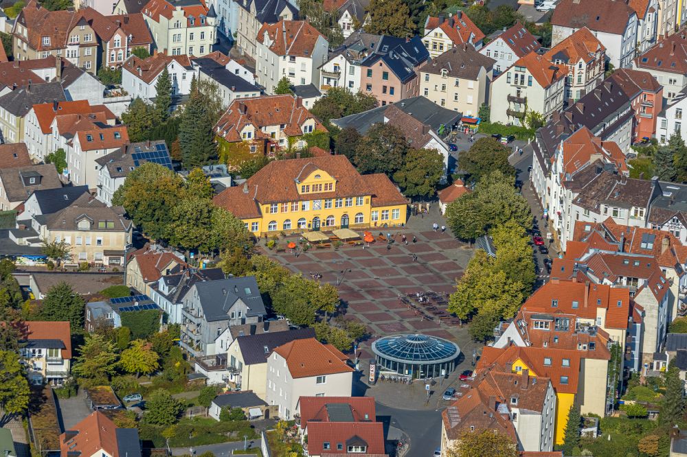 Aerial photograph Bielefeld - Ensemble space an place Siegfriedplatz in the inner city center on street Rolandstrasse in the district Mitte in Bielefeld in the state North Rhine-Westphalia, Germany