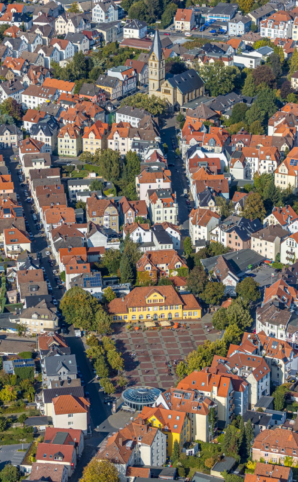 Bielefeld from the bird's eye view: Ensemble space an place Siegfriedplatz in the inner city center on street Rolandstrasse in the district Mitte in Bielefeld in the state North Rhine-Westphalia, Germany