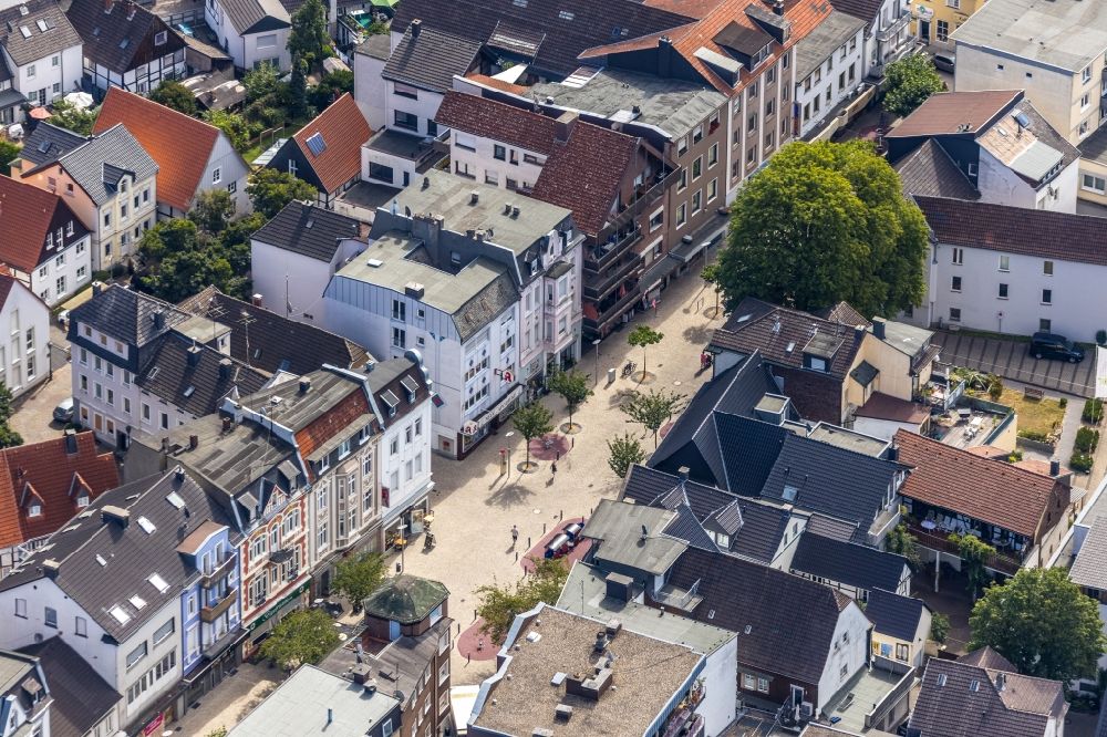 Menden (Sauerland) from above - Ensemble space an place on the cross roads of Hauptstrasse - Hochstrasse - Faerbergasse - Brandstrasse in the inner city center in Menden (Sauerland) in the state North Rhine-Westphalia, Germany