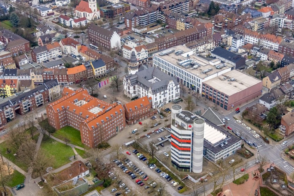 Gladbeck from above - Ensemble space Willy-Brandt-Platz with dem Rathaus in the inner city center in Gladbeck in the state North Rhine-Westphalia, Germany