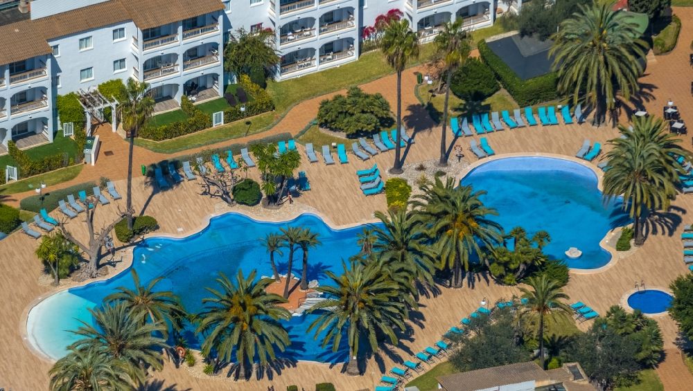 Port d'Alcudia from the bird's eye view: Pool of the hotel building AlcA?dia Garden Aparthotel in Port d'Alcudia in Balearic island of Mallorca, Spain