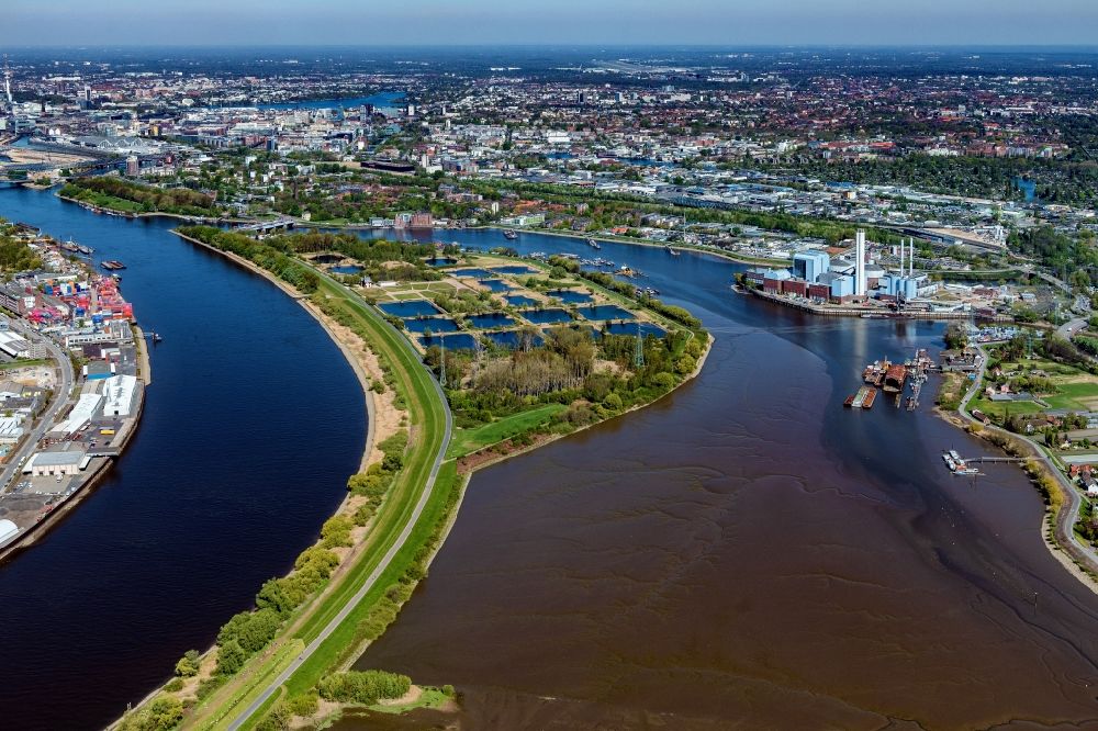 Hamburg from above - Shore areas exposed by low-water level riverbed of elbe river Norderelbe in the port area overlooking the industrial monument of the Wasserkunst Elbinsel Kaltehofe in Hamburg, Germany