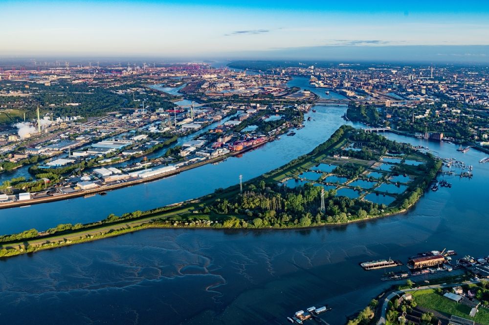 Hamburg from above - Shore areas exposed by low-water level riverbed of elbe river Norderelbe in the port area overlooking the industrial monument of the Wasserkunst Elbinsel Kaltehofe in Hamburg, Germany