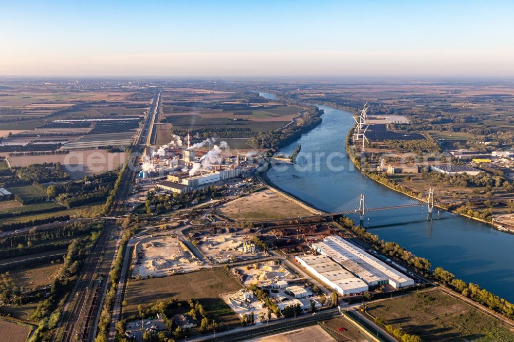 Aerial photograph Tarascon - Port facilities on the banks of the river course of the Rhone in Tarascon in Provence-Alpes-Cote d'Azur, France