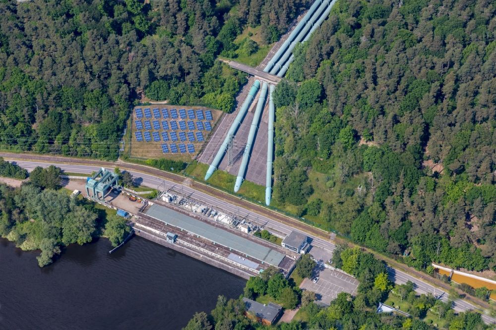 Aerial photograph Geesthacht - Structure and dams of the waterworks and hydroelectric power plant in Geesthacht in the state Schleswig-Holstein, Germany