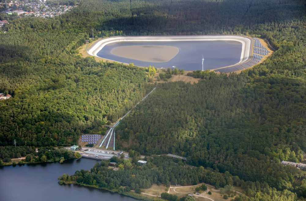 Geesthacht from the bird's eye view: Structure and dams of the waterworks and hydroelectric power plant in Geesthacht in the state Schleswig-Holstein, Germany