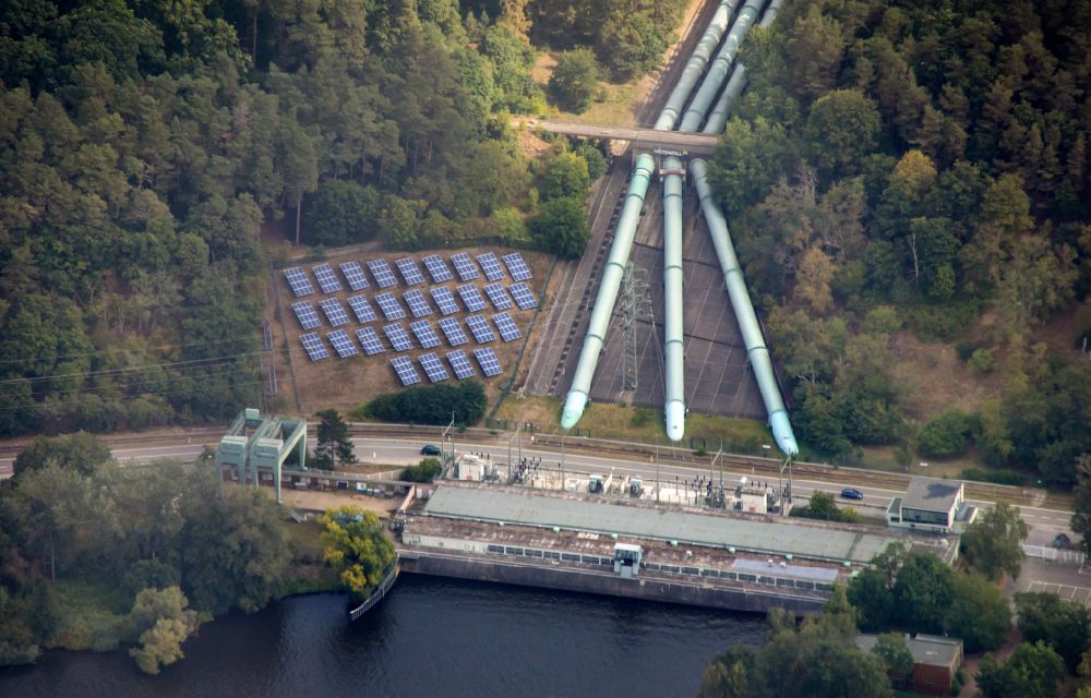 Aerial image Geesthacht - Structure and dams of the waterworks and hydroelectric power plant in Geesthacht in the state Schleswig-Holstein, Germany