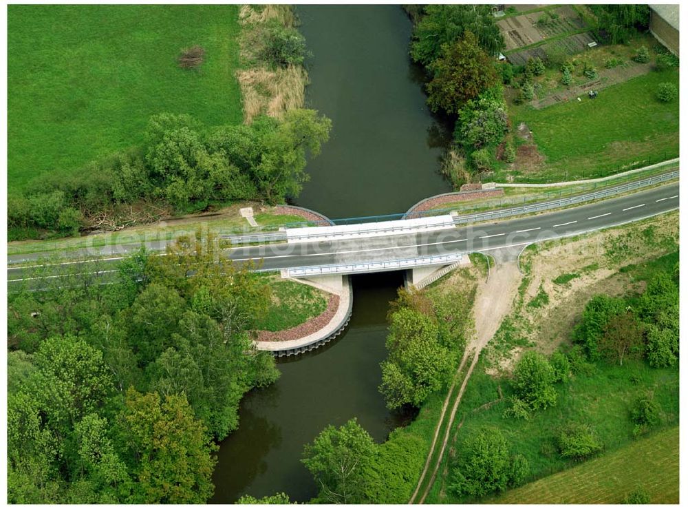 Aerial image Päwesin - Blick auf die Brücke über die Seeverbindung Beetzsee-Riewendsee in Päwesin (Brandenburg).