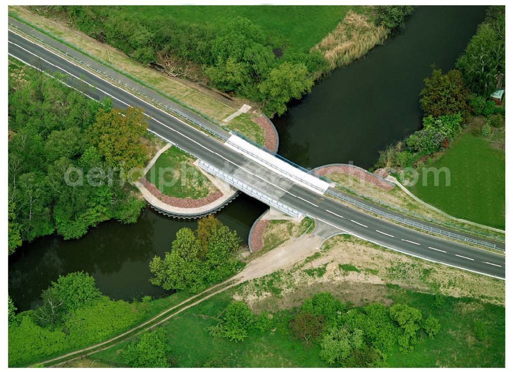 Aerial photograph Päwesin - Blick auf die Brücke über die Seeverbindung Beetzsee-Riewendsee in Päwesin (Brandenburg).