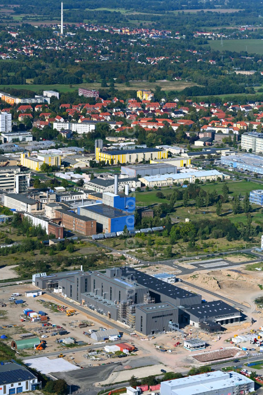Wolfen from the bird's eye view: Refinery systems and pipe systems on the factory premises of the chemical producer AMG Lithium GmbH for the production of lithium hydroxide in battery quality on the Insulation Material Road - Liebigstrasse in Wolfen in the state Saxony-Anhalt, Germany