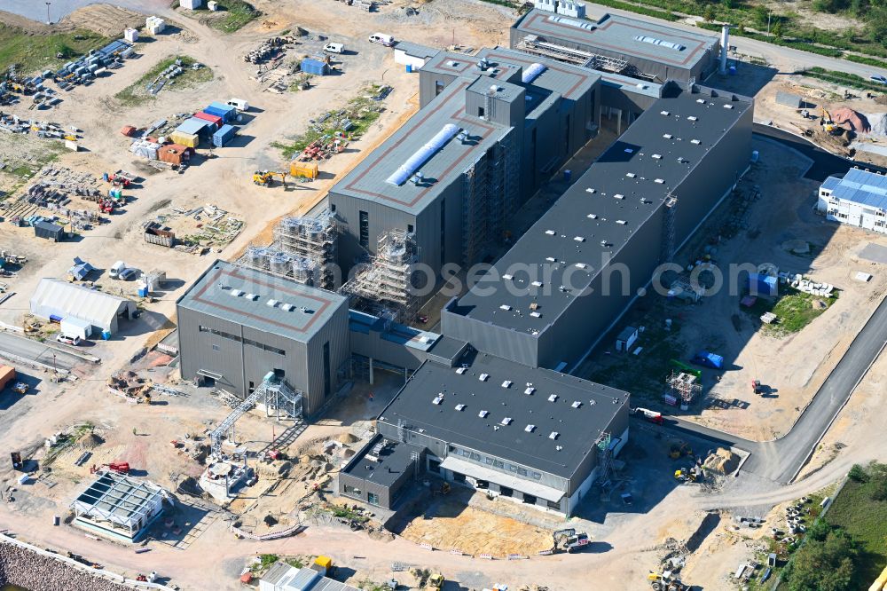 Aerial image Wolfen - Refinery systems and pipe systems on the factory premises of the chemical producer AMG Lithium GmbH for the production of lithium hydroxide in battery quality on the Insulation Material Road - Liebigstrasse in Wolfen in the state Saxony-Anhalt, Germany
