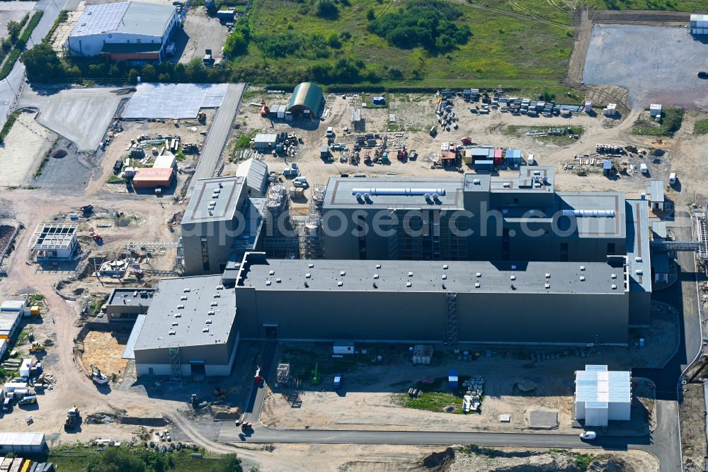 Aerial photograph Wolfen - Refinery systems and pipe systems on the factory premises of the chemical producer AMG Lithium GmbH for the production of lithium hydroxide in battery quality on the Insulation Material Road - Liebigstrasse in Wolfen in the state Saxony-Anhalt, Germany