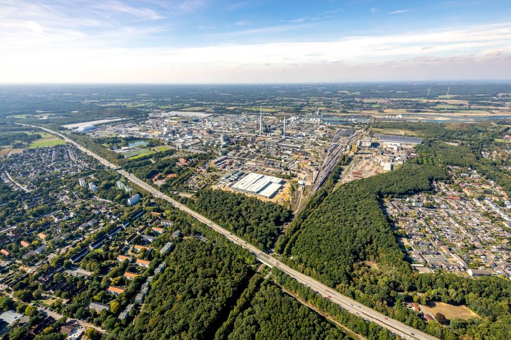 Aerial photograph Marl - Refinery equipment and management systems on the factory premises of the chemical manufacturers on Chemiepark in Marl in the state North Rhine-Westphalia, Germany