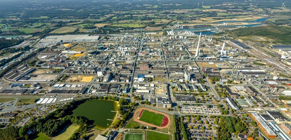 Marl from the bird's eye view: Refinery equipment and management systems on the factory premises of the chemical manufacturers on Chemiepark in Marl in the state North Rhine-Westphalia, Germany