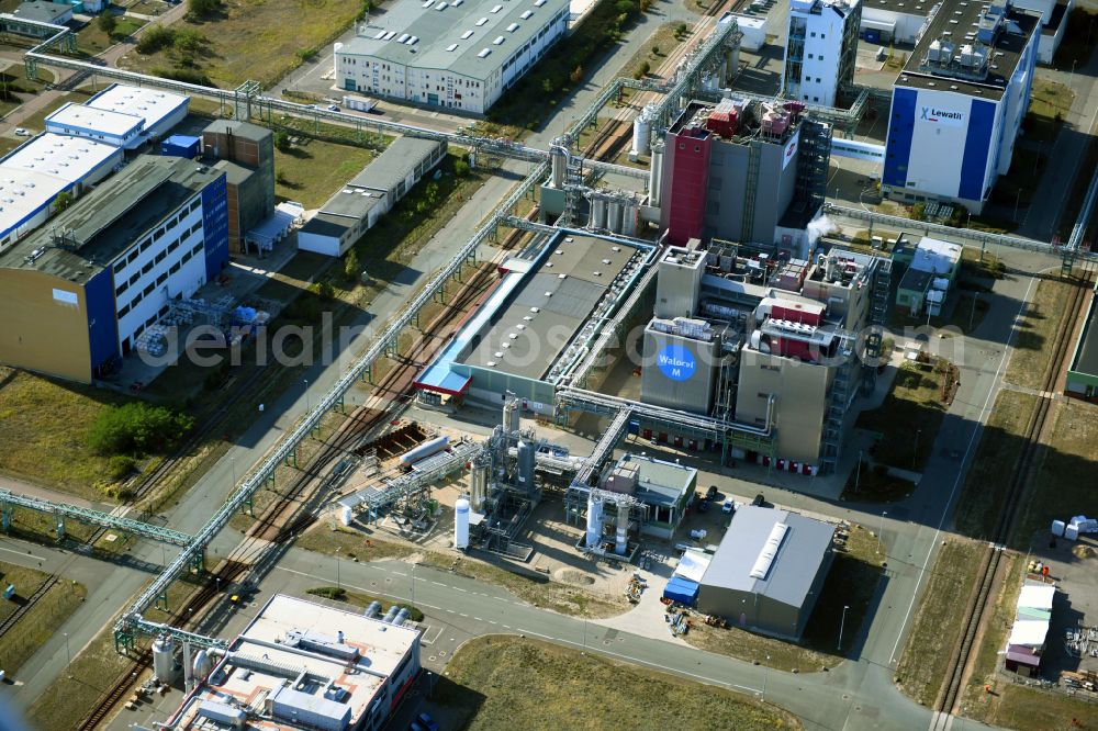 Bitterfeld-Wolfen from above - Refinery equipment and management systems on the factory premises of the chemical manufacturers Dow Deutschlond Anlagengesellschaft mbH on street Salegaster Chaussee in the district Greppin in Bitterfeld-Wolfen in the state Saxony-Anhalt