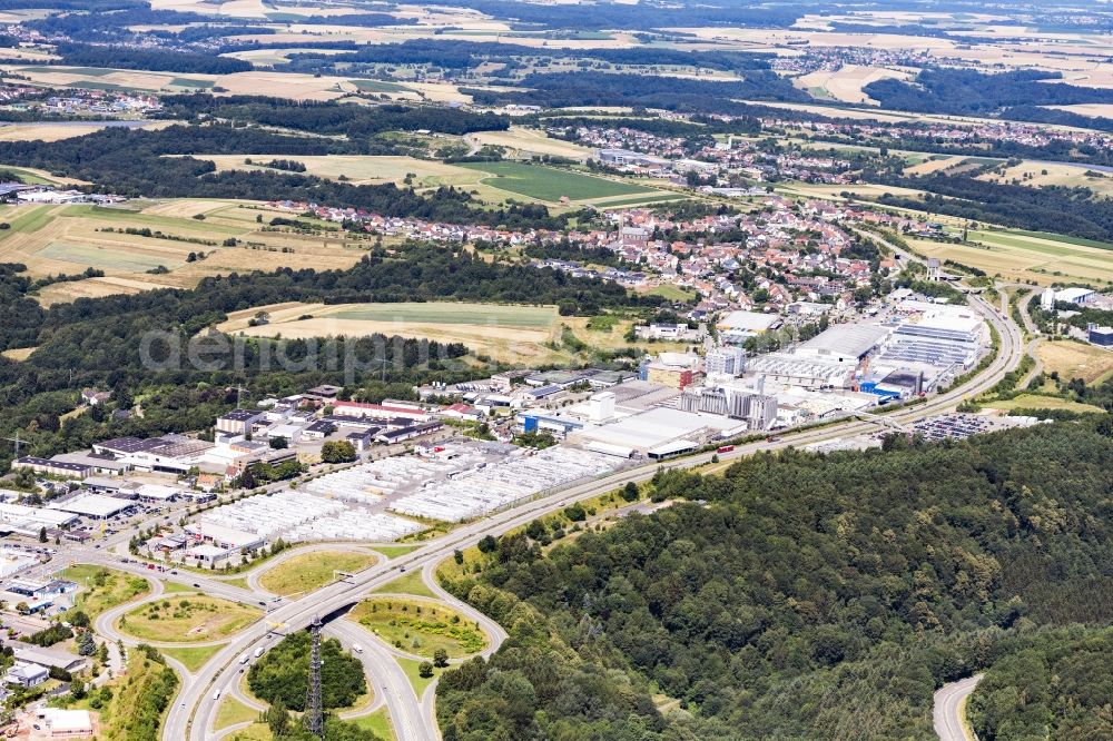 Pirmasens from the bird's eye view: Refinery equipment and management systems on the factory premises of the chemical manufacturers Koemmerling Chemische Fabrik GmbH and of Jakob KECK Chemie GmbH on Zweibruecker Strasse in Pirmasens in the state Rhineland-Palatinate, Germany