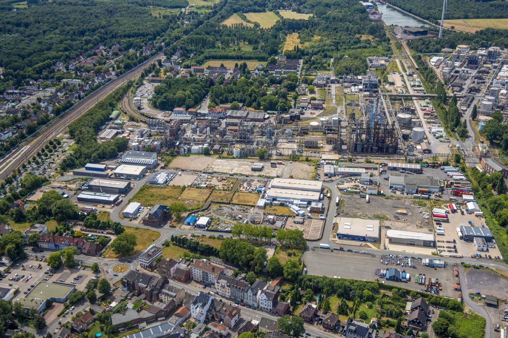 Aerial image Castrop-Rauxel - Refinery equipment and management systems on the factory premises of the chemical manufacturers RAIN Carbon Germany Chemiewerk on street Kekulestrasse in Castrop-Rauxel at Ruhrgebiet in the state North Rhine-Westphalia, Germany