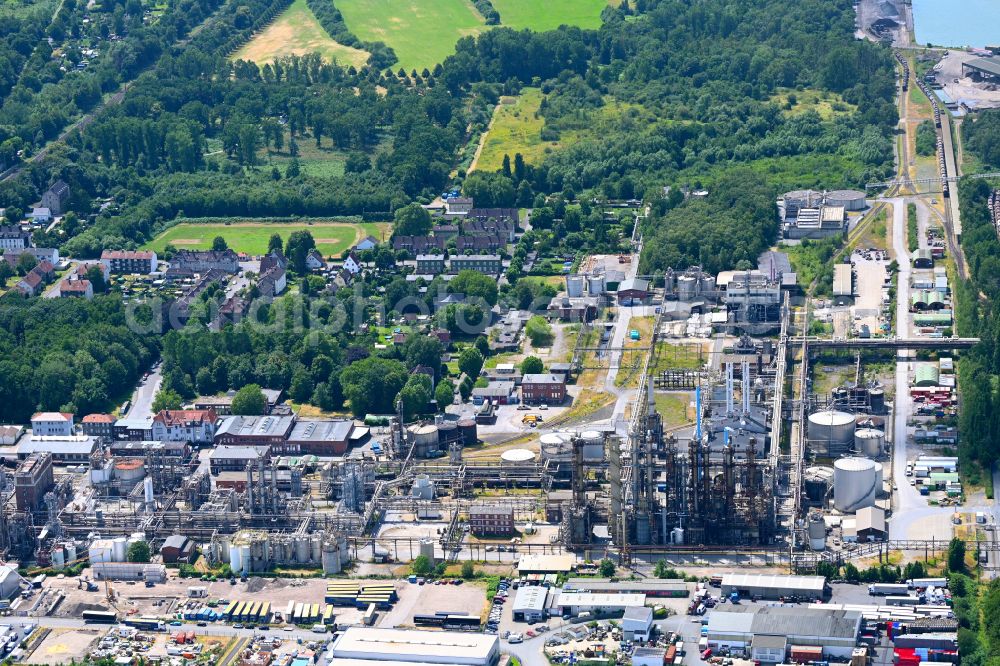Aerial photograph Castrop-Rauxel - Refinery equipment and management systems on the factory premises of the chemical manufacturers RAIN Carbon Germany Chemiewerk on street Kekulestrasse in Castrop-Rauxel at Ruhrgebiet in the state North Rhine-Westphalia, Germany