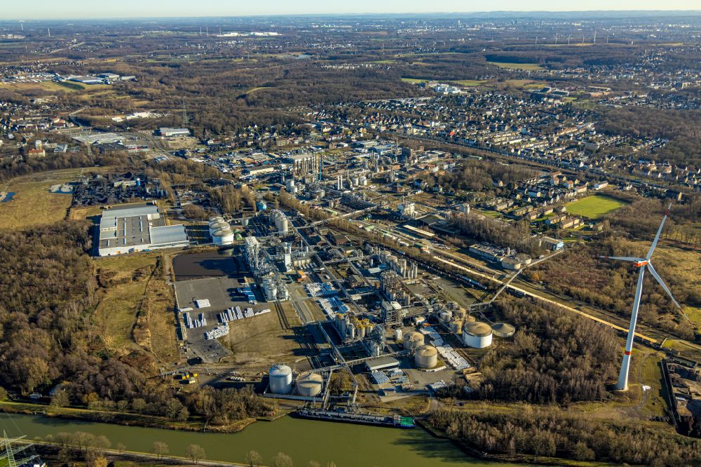 Castrop-Rauxel from the bird's eye view: Refinery equipment and management systems on the factory premises of the chemical manufacturers RAIN Carbon Germany Chemiewerk on street Kekulestrasse in Castrop-Rauxel at Ruhrgebiet in the state North Rhine-Westphalia, Germany