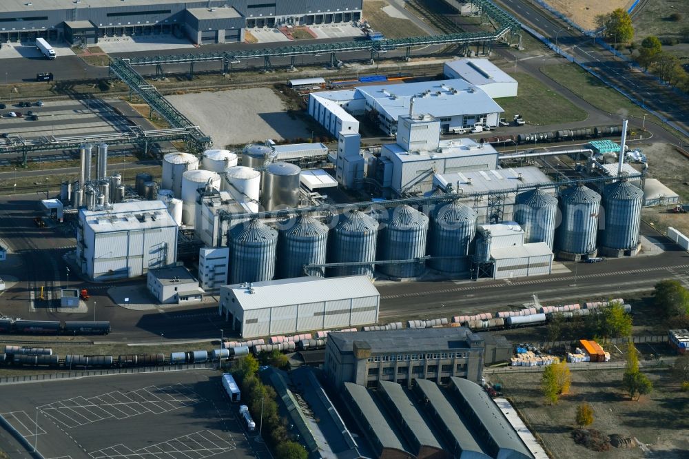 Piesteritz from above - Refinery equipment and management systems on the factory premises of the chemical manufacturers SKW Stickstoffwerke Piesteritz GmbH on Moellensdorfer Strasse in Piesteritz in the state Saxony-Anhalt, Germany