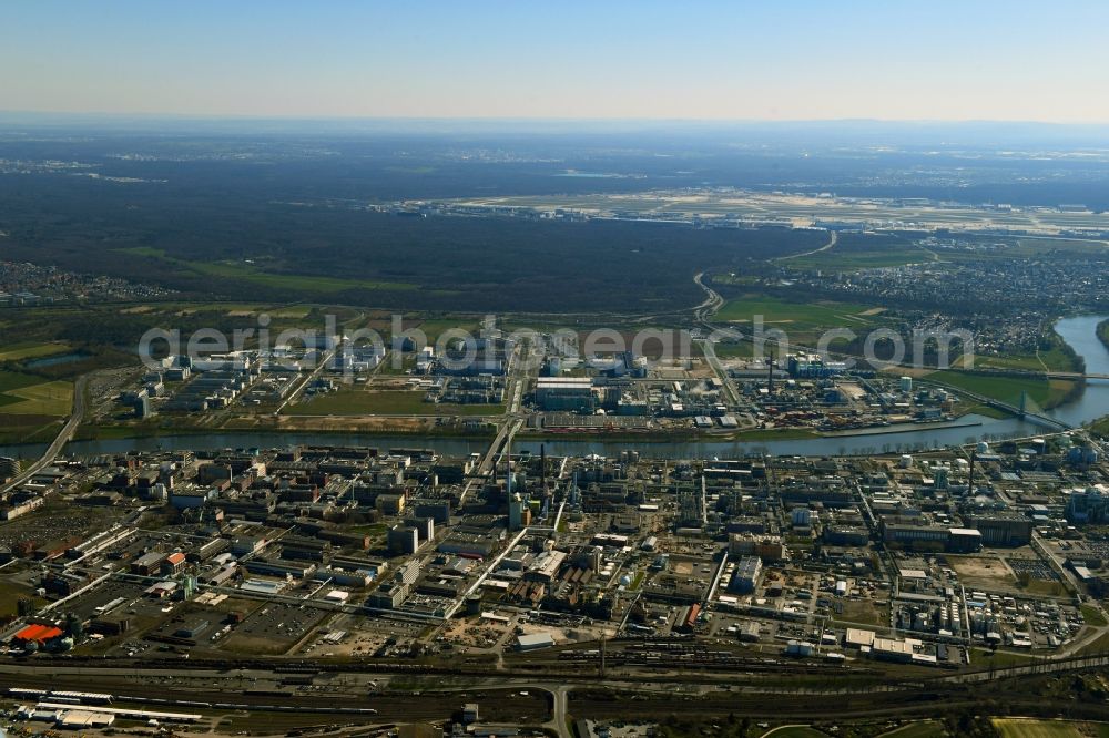 Frankfurt am Main from above - Refinery equipment and management systems on the factory premises of the chemical manufacturers Industriepark Hoechst on Brueningstrasse in the district Hoechst in Frankfurt in the state Hesse, Germany