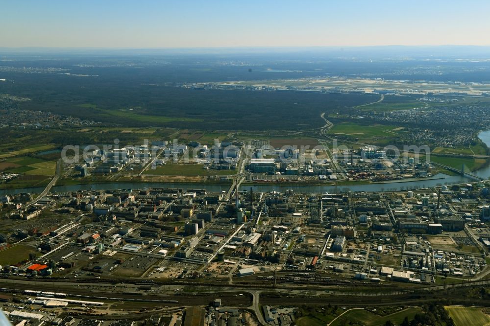 Frankfurt am Main from the bird's eye view: Refinery equipment and management systems on the factory premises of the chemical manufacturers Industriepark Hoechst on Brueningstrasse in the district Hoechst in Frankfurt in the state Hesse, Germany