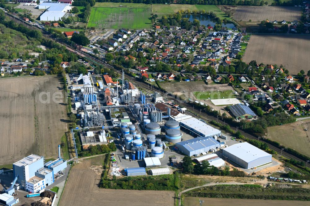 Dollbergen from the bird's eye view: Refinery equipment and management systems on the factory premises of the mineral oil manufacturers AVISTA OIL AG in Dollbergen in the state Lower Saxony