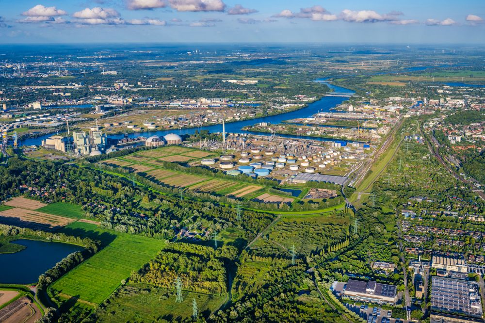 Aerial image Hamburg - Refinery equipment and management systems on the factory premises of the mineral oil manufacturers HOLBORN Europa Raffinerie GmbH in Hamburg - Harburg, Germany