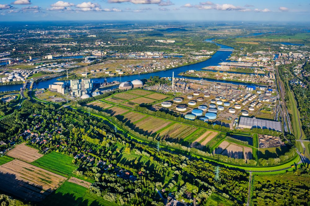 Aerial photograph Hamburg - Refinery equipment and management systems on the factory premises of the mineral oil manufacturers HOLBORN Europa Raffinerie GmbH in Hamburg - Harburg, Germany
