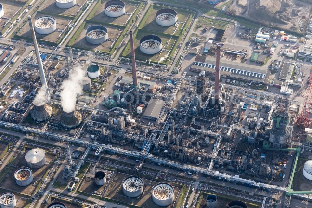 Karlsruhe from the bird's eye view: Refinery equipment and management systems on the factory premises of the mineral oil manufacturers Mineraloelraffinerie Oberrhein in the district Knielingen in Karlsruhe in the state Baden-Wurttemberg, Germany