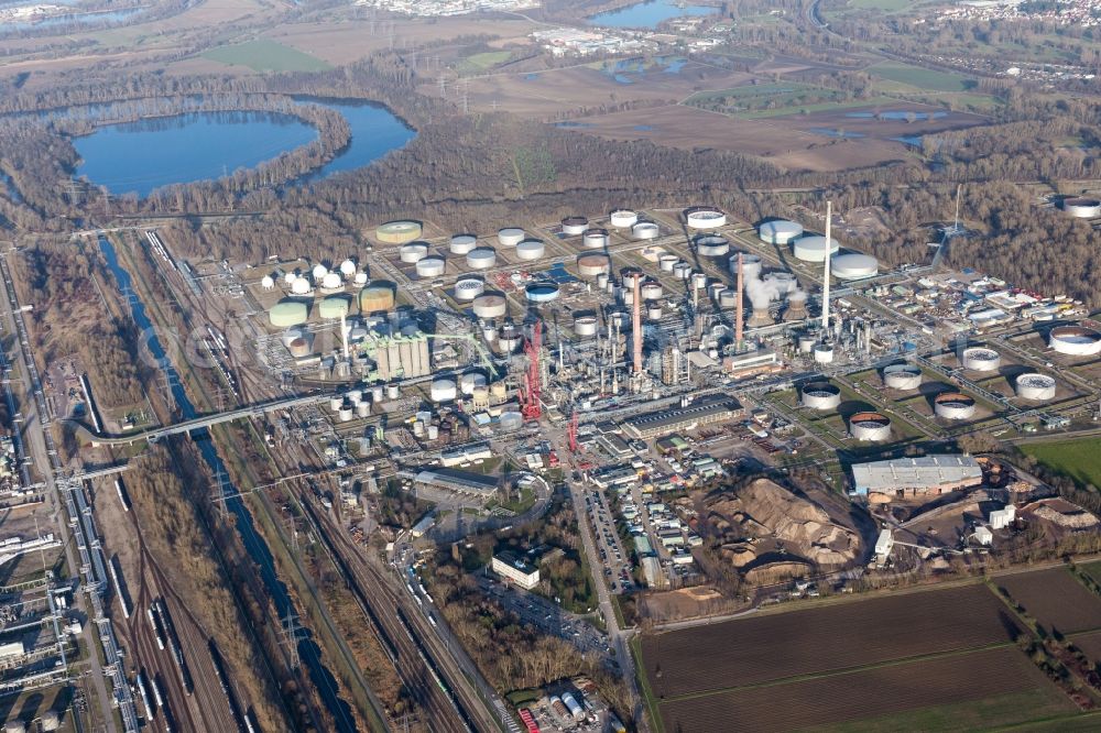 Aerial image Karlsruhe - Refinery equipment and management systems on the factory premises of the mineral oil manufacturers Mineraloelraffinerie Oberrhein in the district Knielingen in Karlsruhe in the state Baden-Wurttemberg, Germany