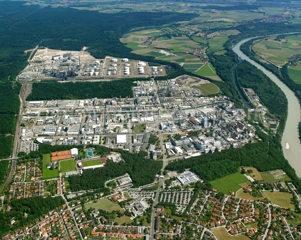 Aerial image Burghausen - Refinery equipment and management systems on the factory premises of the mineral oil manufacturers OMV Deutschland GmbH in Burghausen in the state Bavaria, Germany