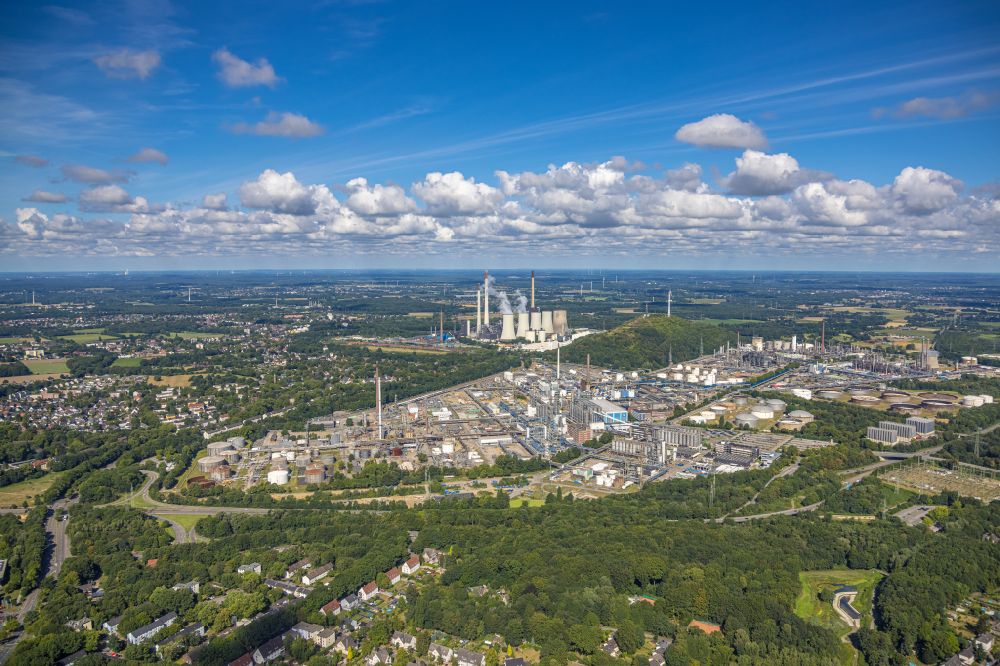 Gelsenkirchen from above - Refinery equipment and management systems on the factory premises of the mineral oil manufacturers Ruhr Oel GmbH - Sabic in the district Scholven in Gelsenkirchen in the state North Rhine-Westphalia, Germany