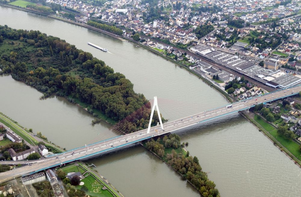 Neuwied from the bird's eye view: The Raiffeisen bridge in Neuwied in Rhineland-Palatinate. The bridge runs across the Rhine and connects the cities of Neuwied and Weissenthurm