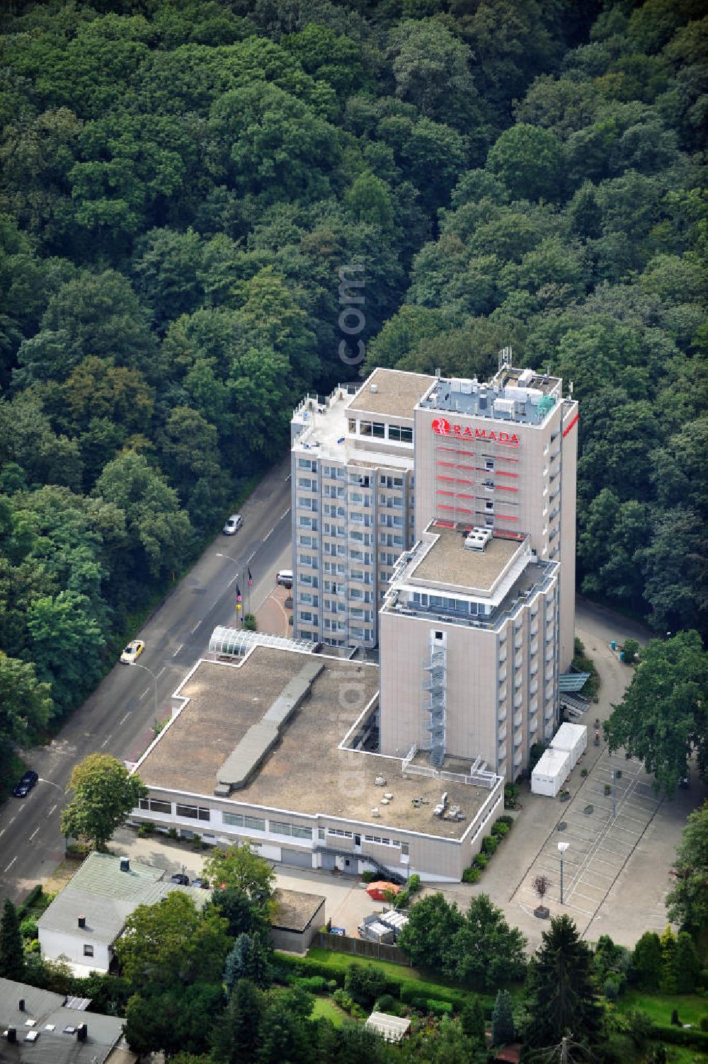 Aerial image Frankfurt am Main OT Nied - Ramado Hotel in the district Nied at the street Oserstrasse in Frankfurt at the Main in Hesse
