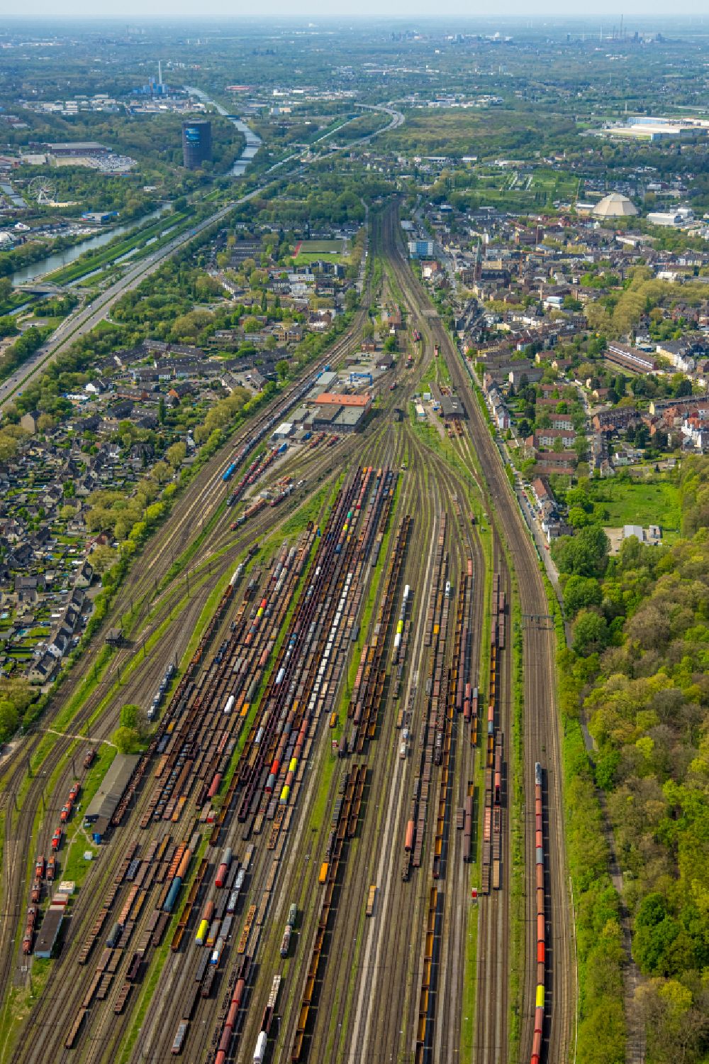 Aerial photograph Oberhausen - Marshalling yard and freight station of the Deutsche Bahn in Oberhausen in the state North Rhine-Westphalia, Germany