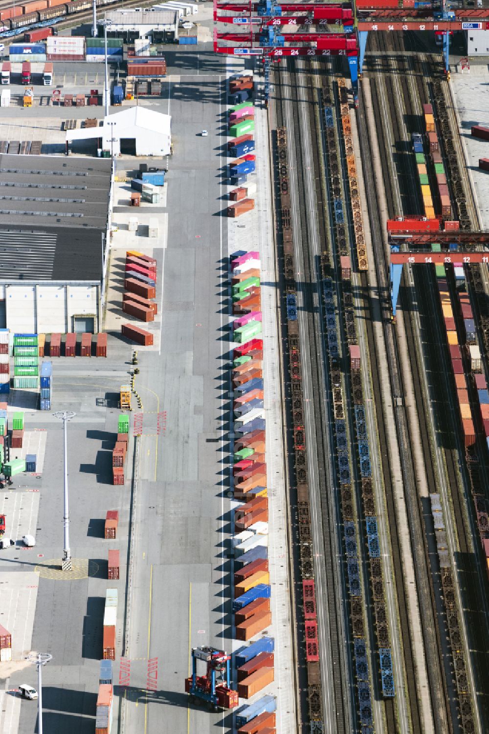 Aerial photograph Hamburg - Marshalling yard and freight station of the Deutsche Bahn in the district Altenwerder in Hamburg, Germany