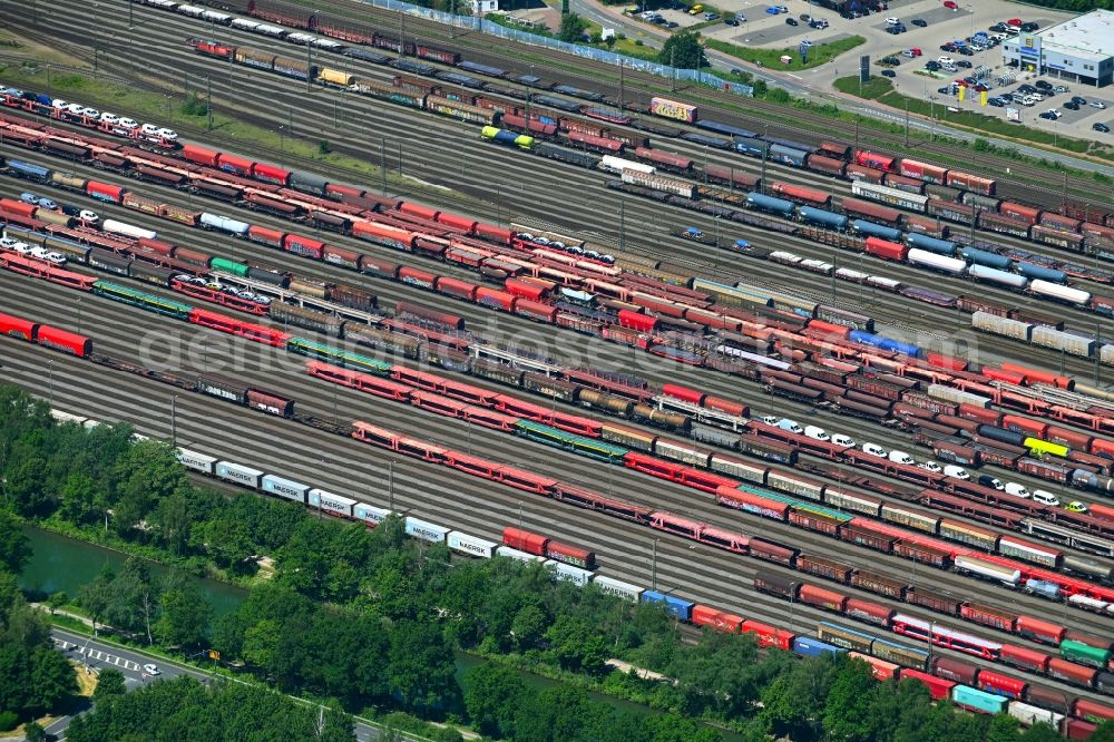 Aerial photograph Seelze - Marshalling yard and freight station of the Deutsche Bahn in the district Harenberg in Seelze in the state Lower Saxony, Germany