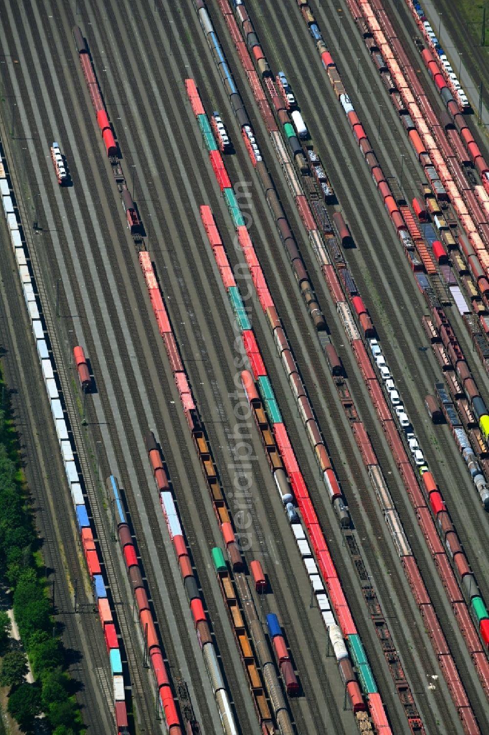 Seelze from above - Marshalling yard and freight station of the Deutsche Bahn in the district Harenberg in Seelze in the state Lower Saxony, Germany