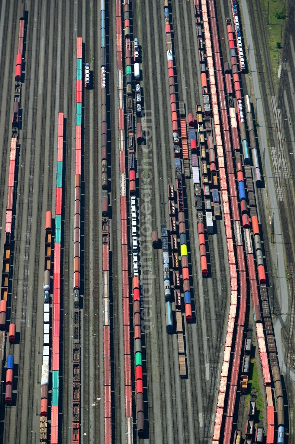 Aerial image Seelze - Marshalling yard and freight station of the Deutsche Bahn in the district Harenberg in Seelze in the state Lower Saxony, Germany