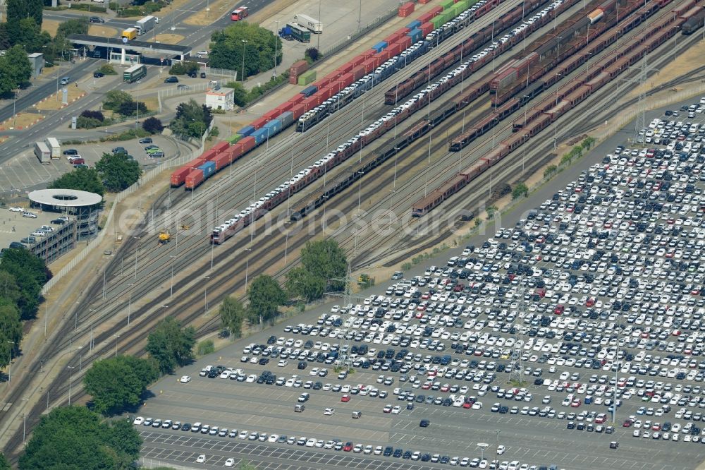 Aerial photograph Wolfsburg - Marshalling yard and freight station of the Deutsche Bahn in Wolfsburg near the parking area of VW Volkswagen Factory in the state Lower Saxony
