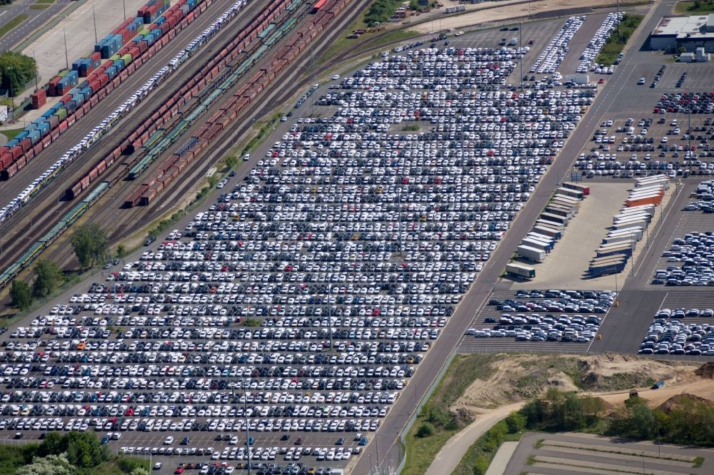 Aerial image Wolfsburg - Marshalling yard and freight station of the Deutsche Bahn in Wolfsburg near the parking area of VW Volkswagen Factory in the state Lower Saxony